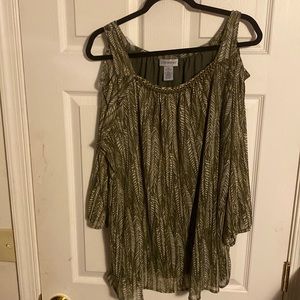 Long sleeve cold shoulder shirt